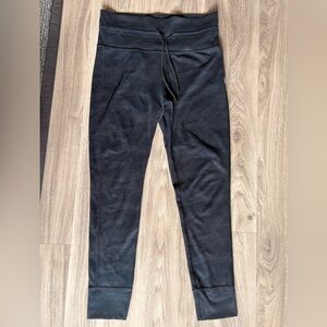 Vuori dark camo high rise leggings